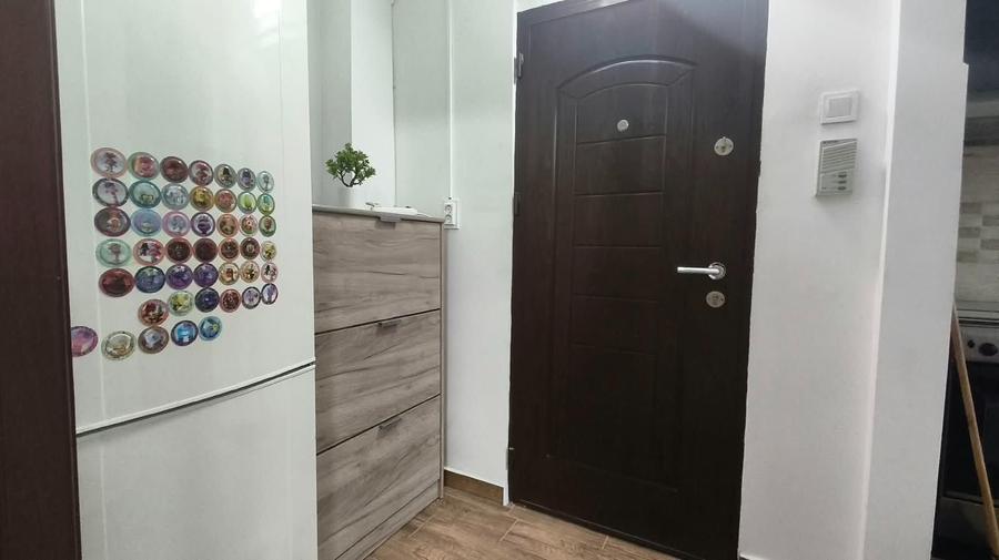 Apartament cu 2 camere semidecomandat în Piața Centrală
