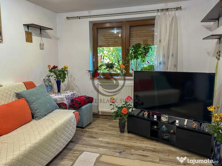 Casă cu 5 camere cu Canalizare în Cocorăștii Colț