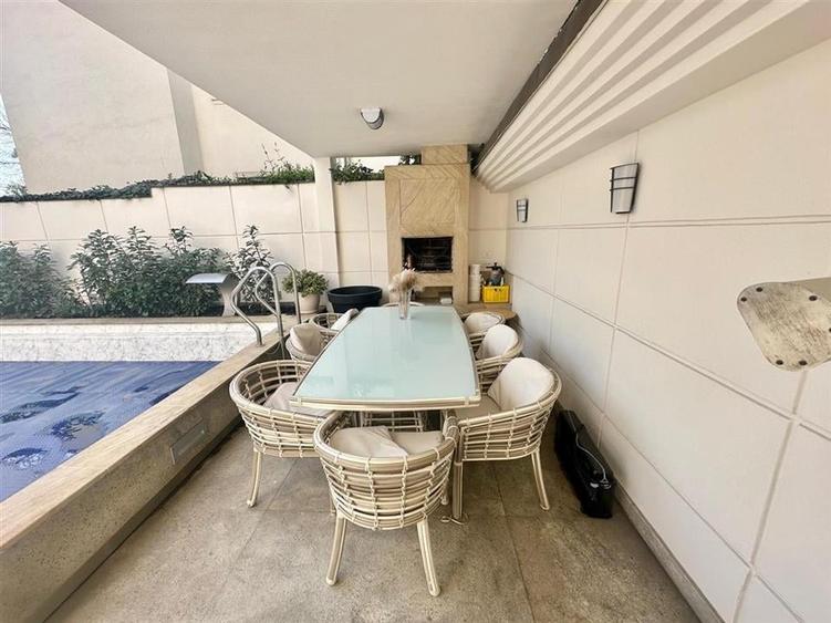 Casă individuală cu 7 camere cu Piscina în Primăverii
