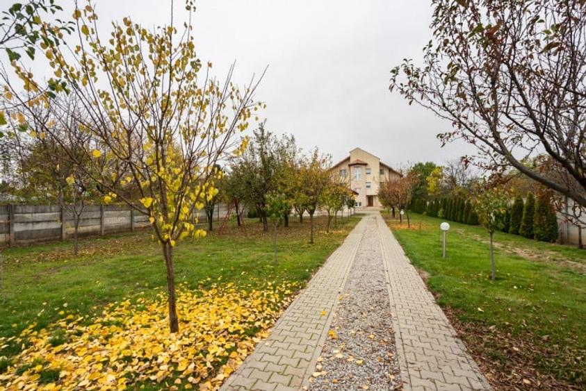 Casă individuală cu 7 camere cu Garaj în Săftica