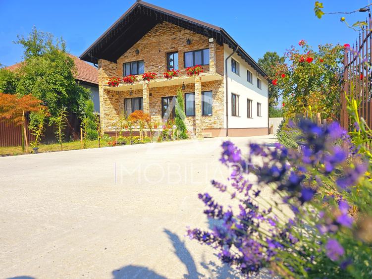Casă individuală cu 6 camere cu Teren 600 Mp în 9 Mai