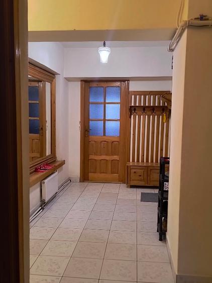 Apartament cu 3 camere decomandat, mobilat în Central