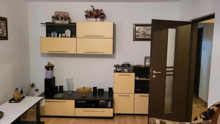 Apartament cu 3 camere decomandat, mobilat în Central