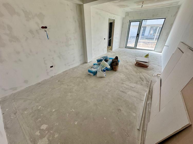 Duplex cu 4 camere cu Canalizare în Sud