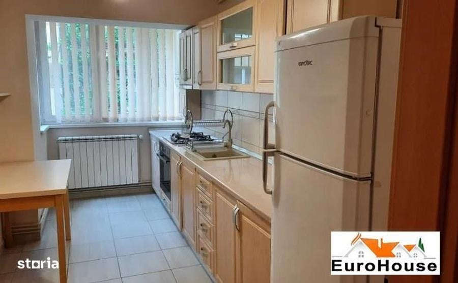 Apartament cu 3 camere decomandat în Cetate