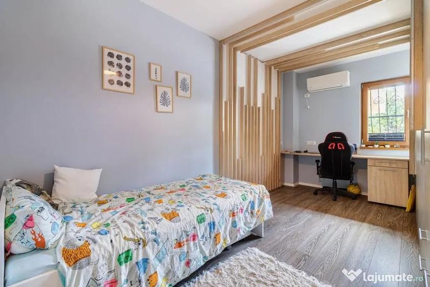 Apartament cu 4 camere semidecomandat în Tineretului