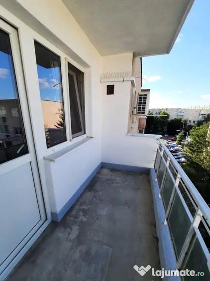 Apartament cu 3 camere semidecomandat în Central