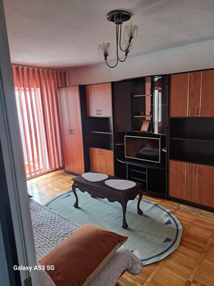 Apartament cu 3 camere decomandat în Ștefan cel Mare