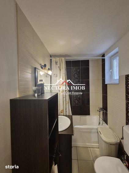 Apartament cu 3 camere semidecomandat în Decebal