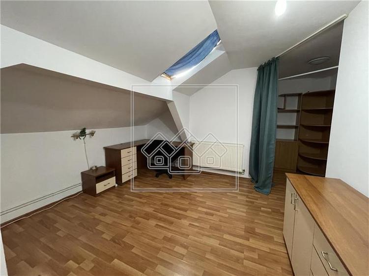 Apartament cu 2 camere decomandat în Valea Aurie