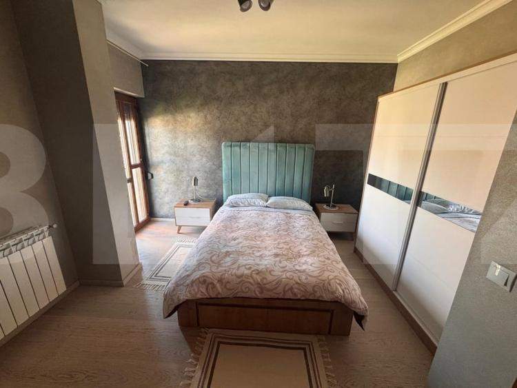 Casă individuală cu 10 camere cu Canalizare în Tudora