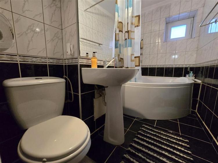 Apartament cu 4 camere decomandat, mobilat în Răcădău