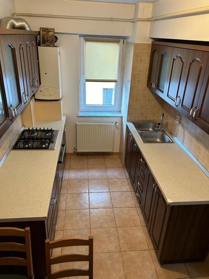 Apartament cu 3 camere decomandat, mobilat în Burdujeni