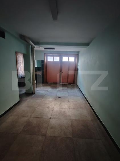 Casă individuală cu 10 camere cu Canalizare în Central