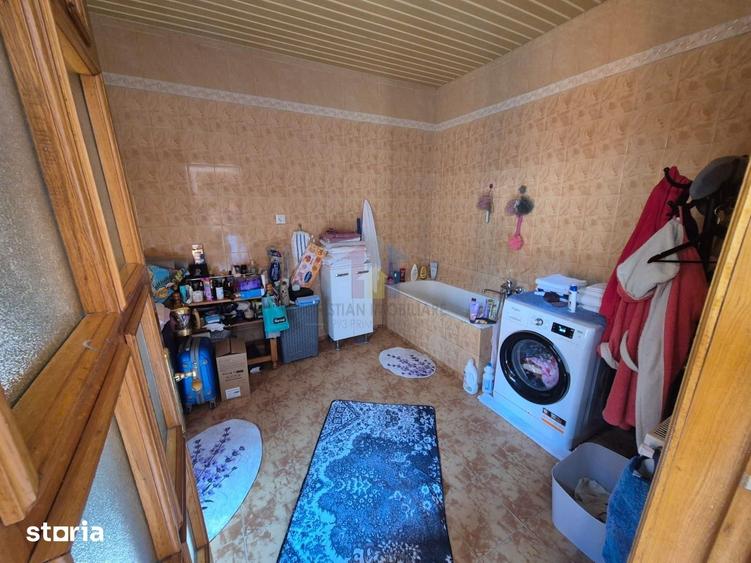 Casă cu 6 camere cu Teren 238 Mp în Central