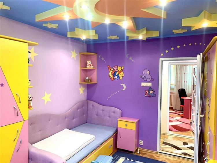 Apartament cu 3 camere decomandat în Cantemir