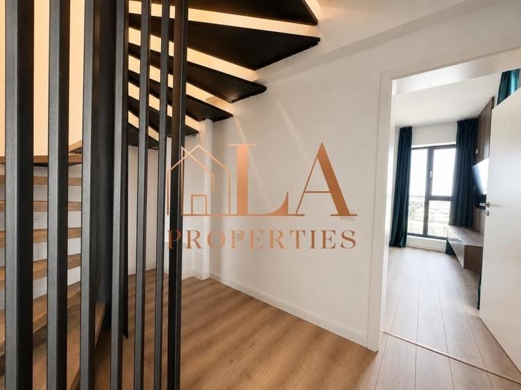 Penthouse cu 3 camere decomandat în Sud-Vest