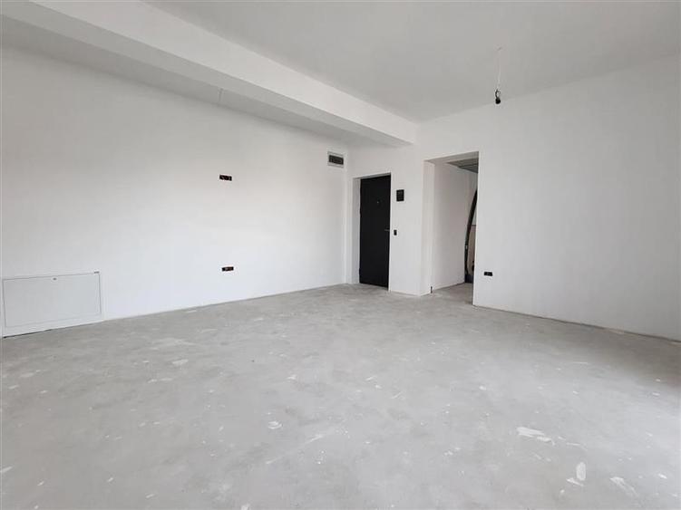 Apartament cu 5 camere decomandat în Dumbrăvița