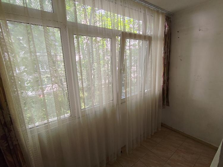 Apartament cu 3 camere semidecomandat în Drumul Taberei