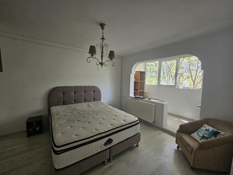 Apartament cu 4 camere decomandat în Berceni