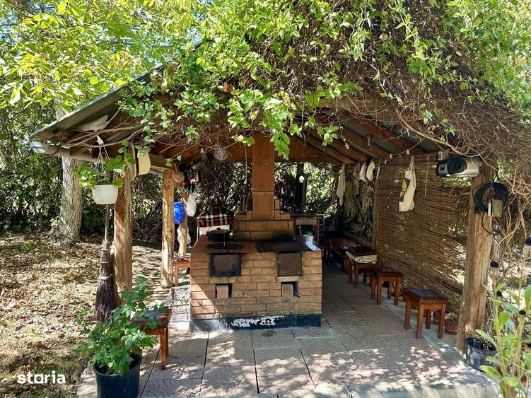 Casă cu 2 camere cu Teren 3400 Mp în Central