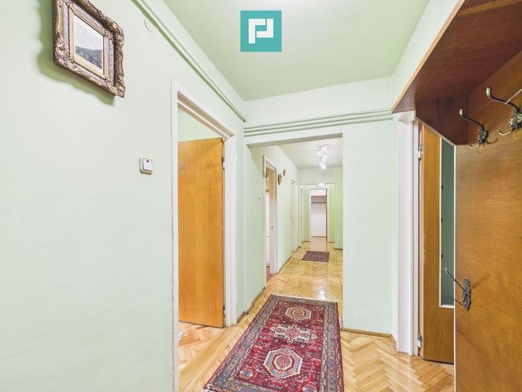Apartament cu 5 camere decomandat, mobilat în Polivalentă