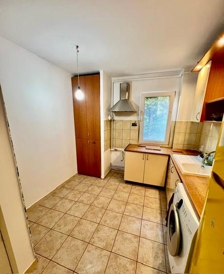 Apartament cu 3 camere semidecomandat, mobilat în Astra