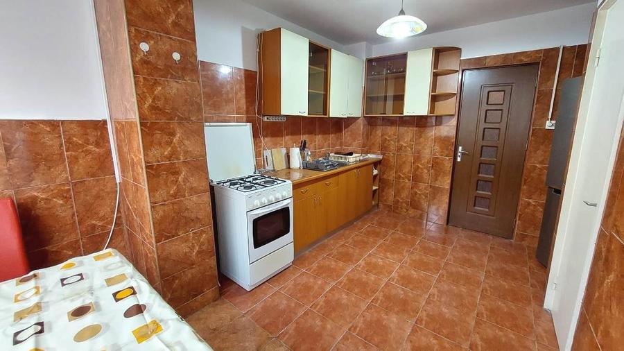 Apartament cu 3 camere semidecomandat, mobilat în Iancului