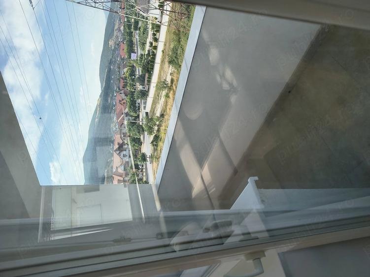 Apartament cu 3 camere decomandat în Cetate