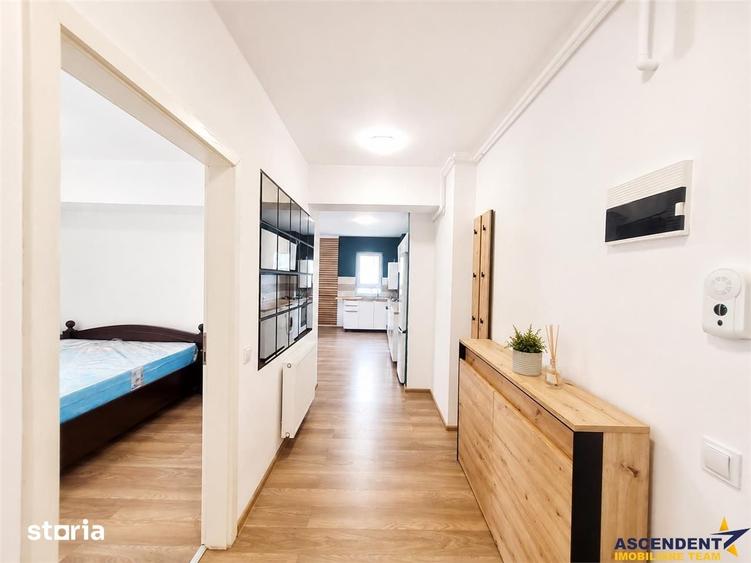 Apartament cu 3 camere decomandat în Tractorul
