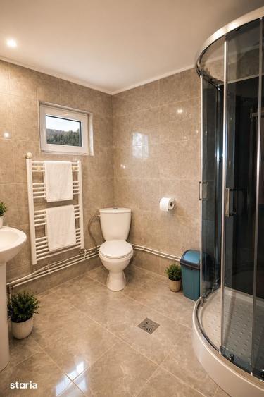 Casă cu 7 camere cu Teren 1000 Mp în Central