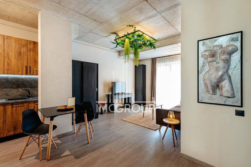 Apartament cu 2 camere semidecomandat, mobilat în Central
