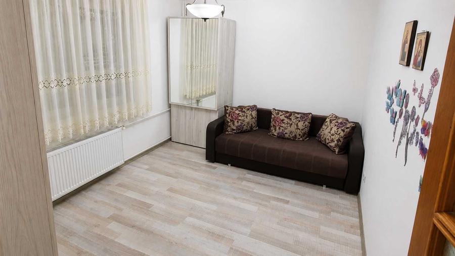 Apartament cu 3 camere decomandat în Exterior Vest