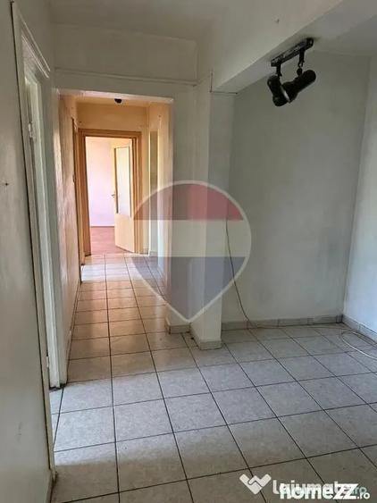 Apartament cu 3 camere decomandat în Rogerius