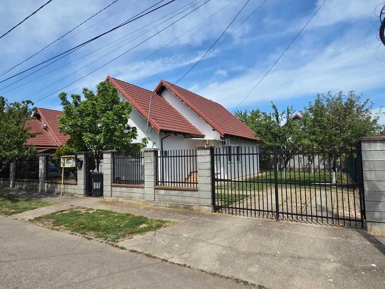 Casă cu 4 camere decomandat în Dumbrăvița