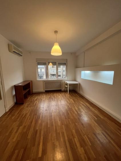 Apartament cu 5 camere decomandat în P-ța Romană