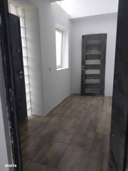 Casă cu 3 camere în Ghindeni