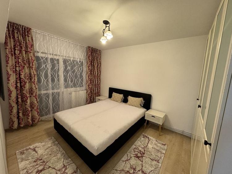 Apartament cu 4 camere decomandat în Central