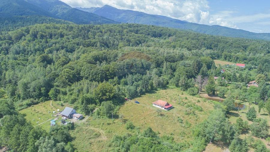 Casă individuală cu 3 camere cu Teren 8100 Mp în Ucea de Sus