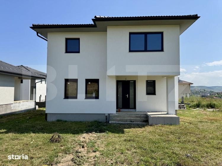 Casă cu 4 camere în Corunca