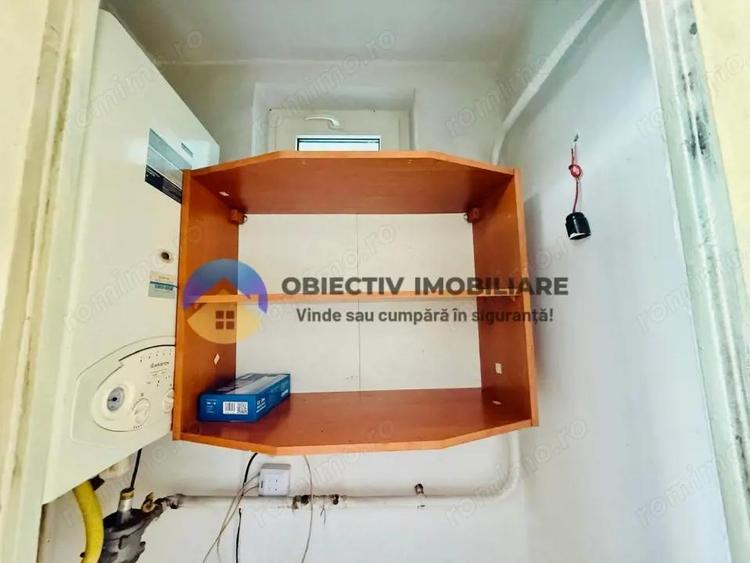 Apartament cu 3 camere decomandat în Est