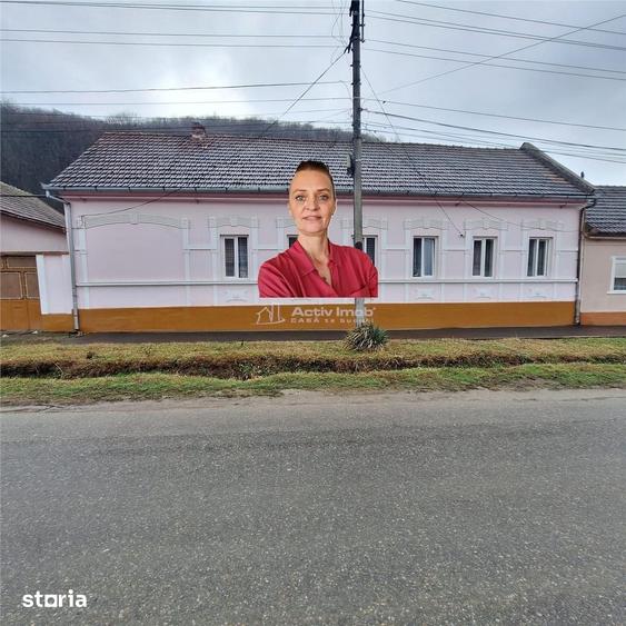 Casă cu 4 camere cu Teren 1000 Mp în Central