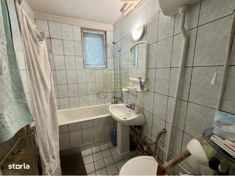 Apartament 3 camere, cartier Rovine, zona Borcanul cu miere - 3