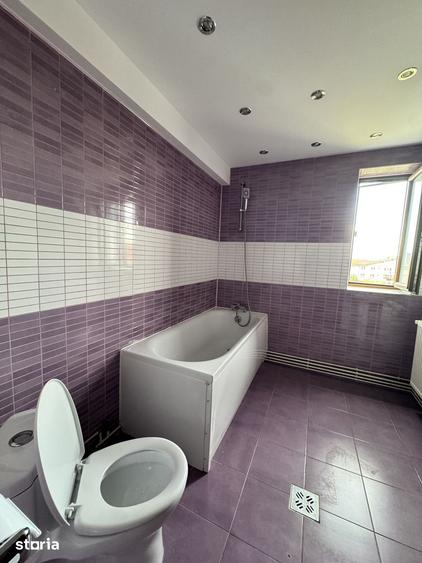 Apartament cu 3 camere decomandat în Exterior Vest