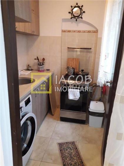 Apartament cu 3 camere semidecomandat în Milcov