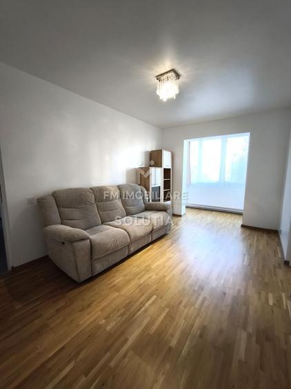 Apartament cu 3 camere semidecomandat în Decebal