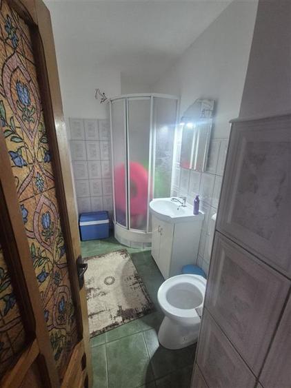 Casă individuală cu 5 camere cu Teren 200 Mp în Central