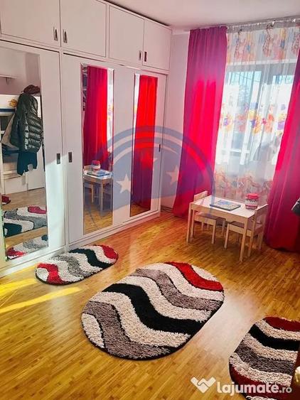 Apartament cu 3 camere decomandat în Craiovița Nouă