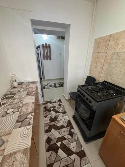 Apartament cu 2 camere semidecomandat, mobilat în Craiovița Nouă
