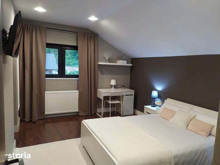 Casă cu 6 camere cu Teren 900 Mp în Cetate